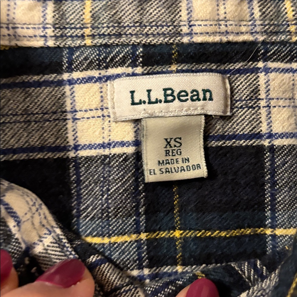 L.L. Bean women’s classic flannel Plaid Shirt - Picture 2 of 6